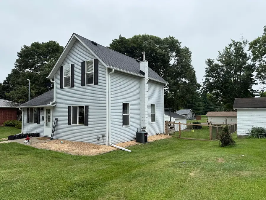 229 W Farnham Street, Sheffield, IL 61361 - #3