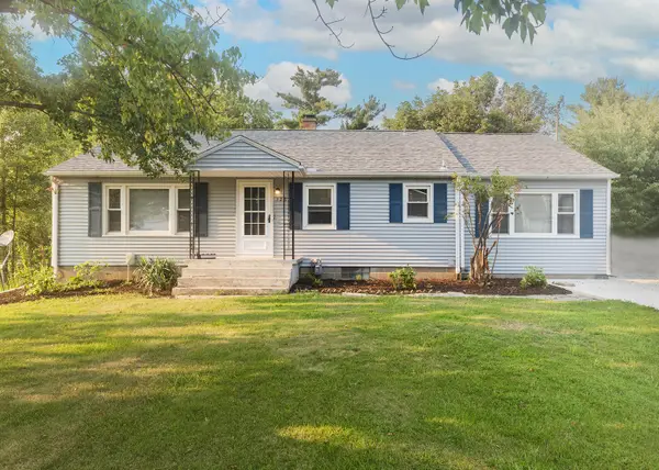 326 W 19th Avenue, Coal Valley, IL 61240