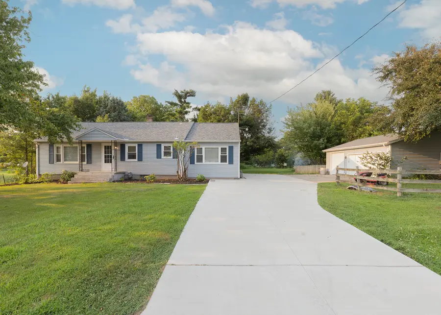 326 W 19th Avenue, Coal Valley, IL 61240 - #3