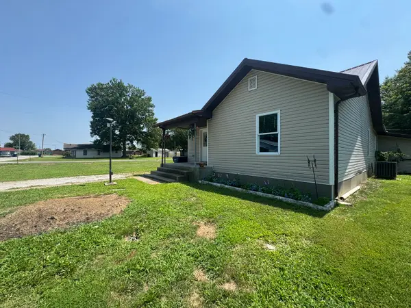 1204 W Oak Street, West Frankfort, IL 62896