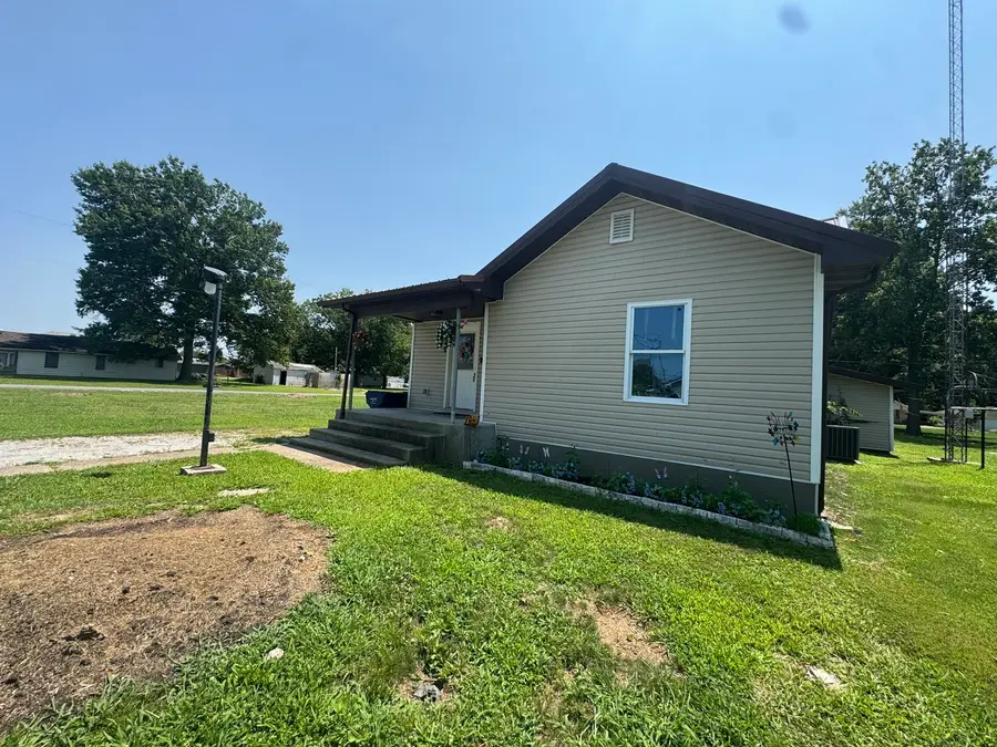 1204 W Oak Street, West Frankfort, IL 62896 - #2