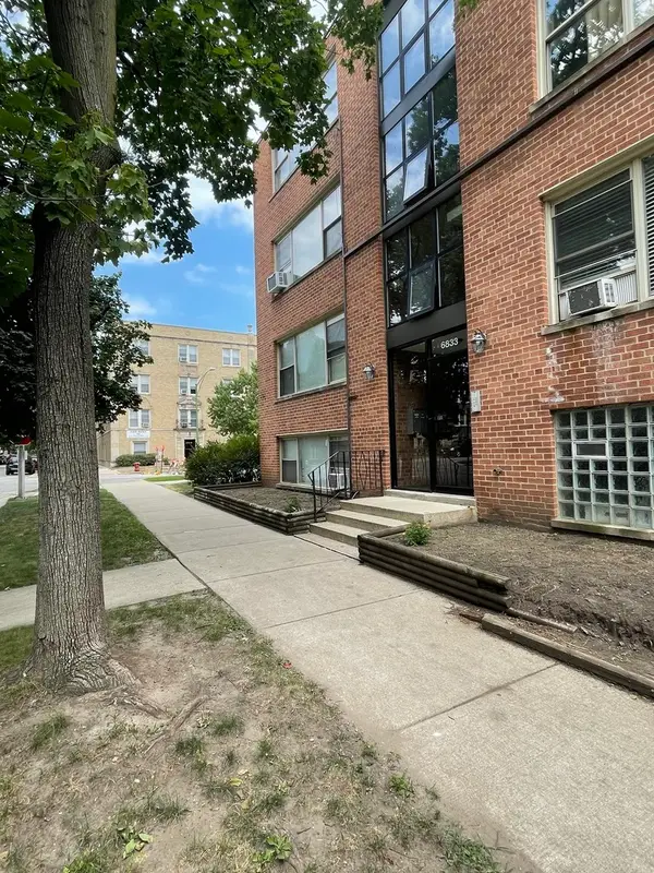 6833 N Oakley Avenue #3B, Chicago, IL 60645