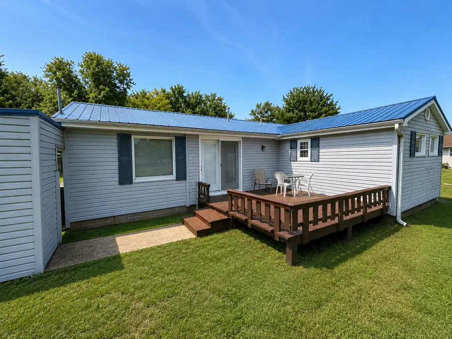 834 W 7th Street, Flora, IL 62839 - #2