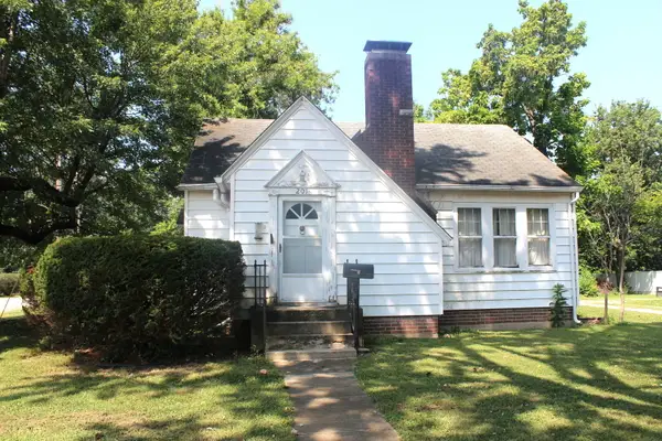 201 N College Street, Salem, IL 62881