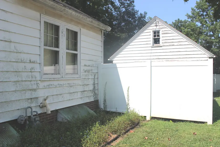 201 N College Street, Salem, IL 62881 - #3