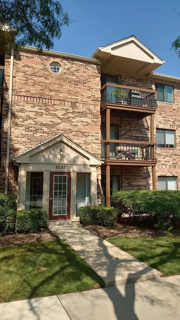 2227 W Nichols Road #E, Arlington Heights, IL 60004