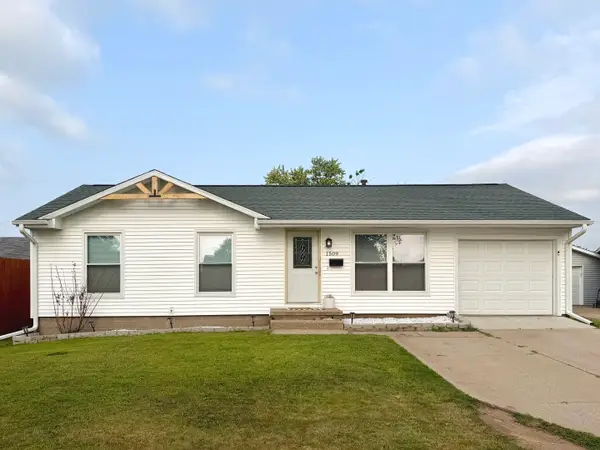 1509 6th Avenue, Camanche, IA 52730