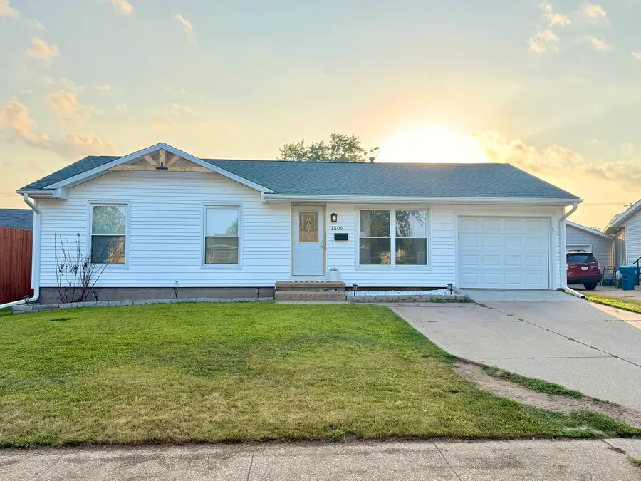 1509 6th Avenue, Camanche, IA 52730 - #2