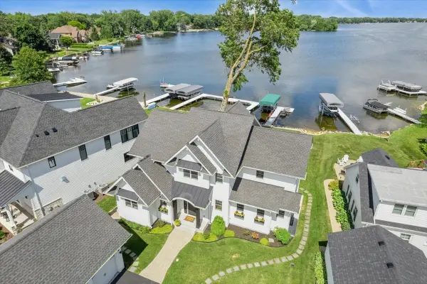225 Edgewater Drive, Crystal Lake, IL 60014