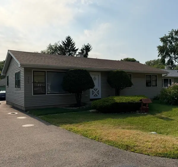 5507 Burwood Road, Oakwood Hills, IL 60013