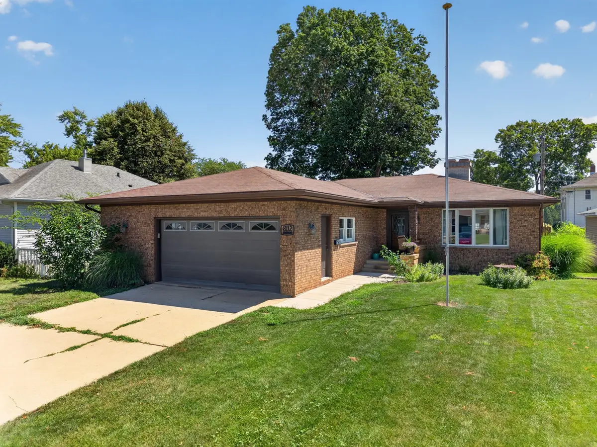802 Adams Street, Ottawa, IL 61350 - #1