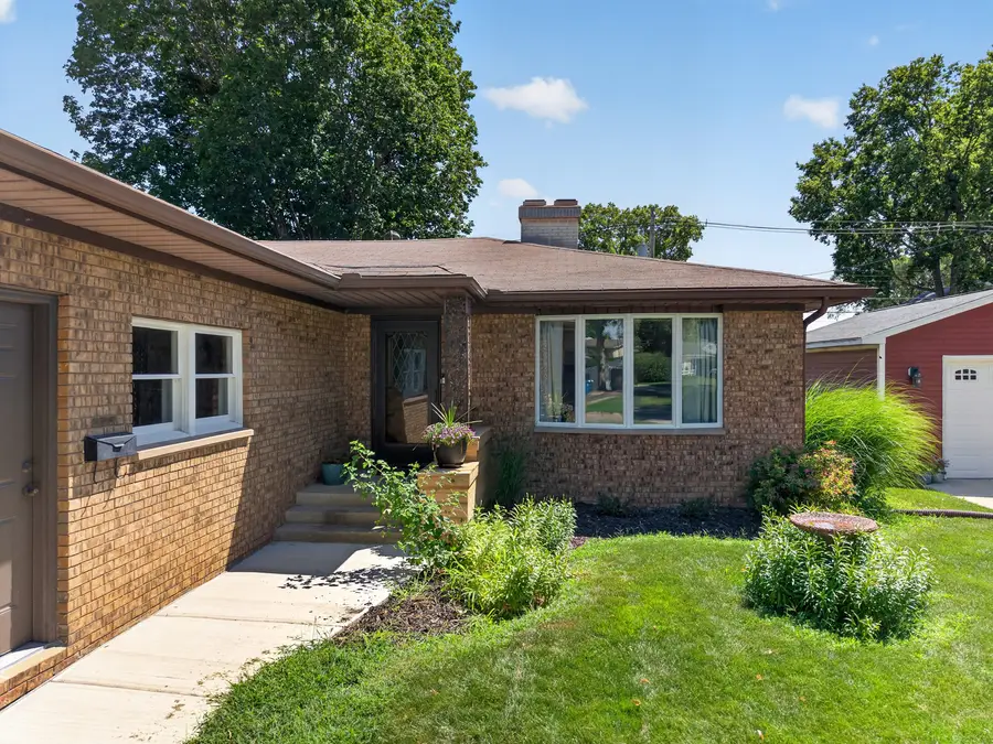 802 Adams Street, Ottawa, IL 61350 - #2