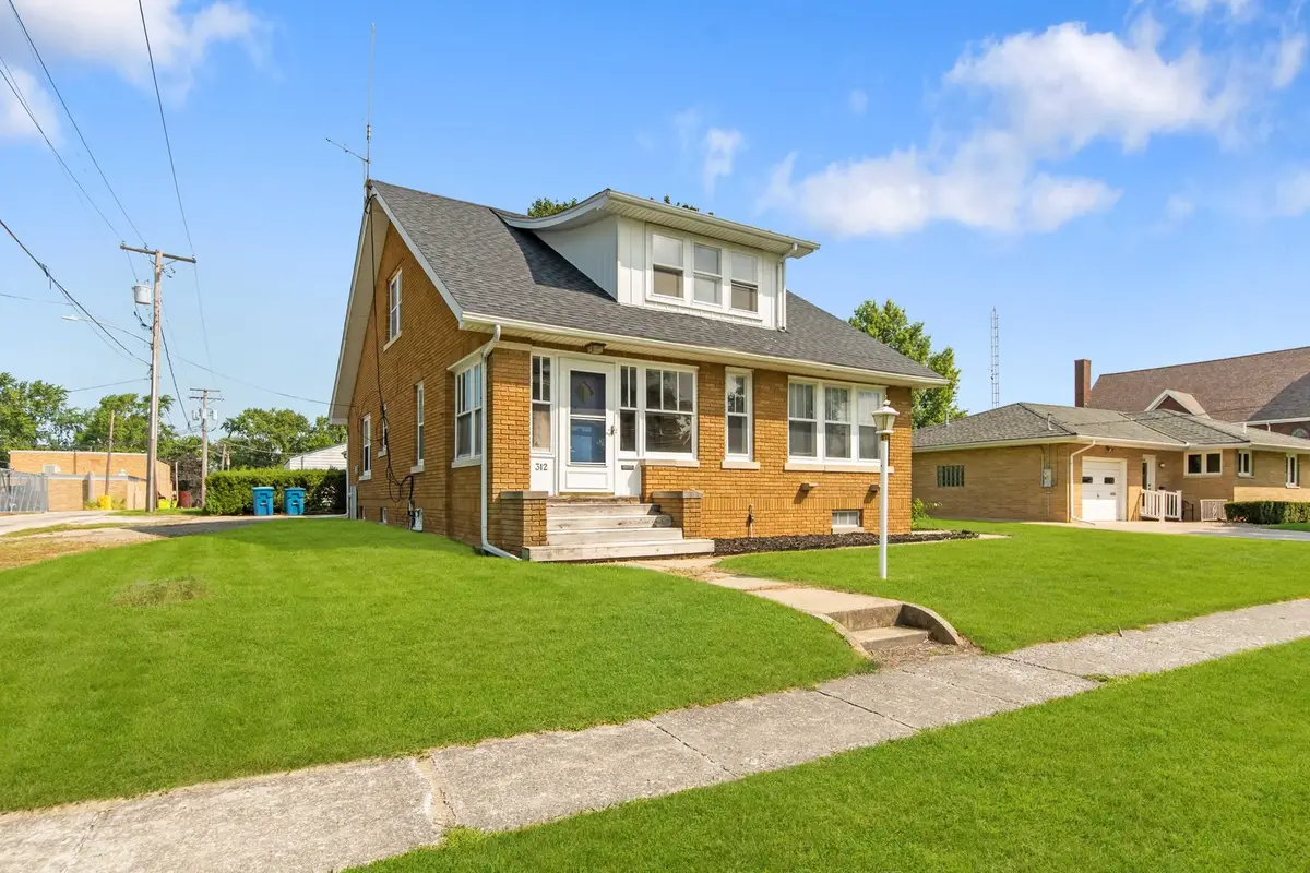 312 W Fifth Street, Minonk, IL 61760 - #1