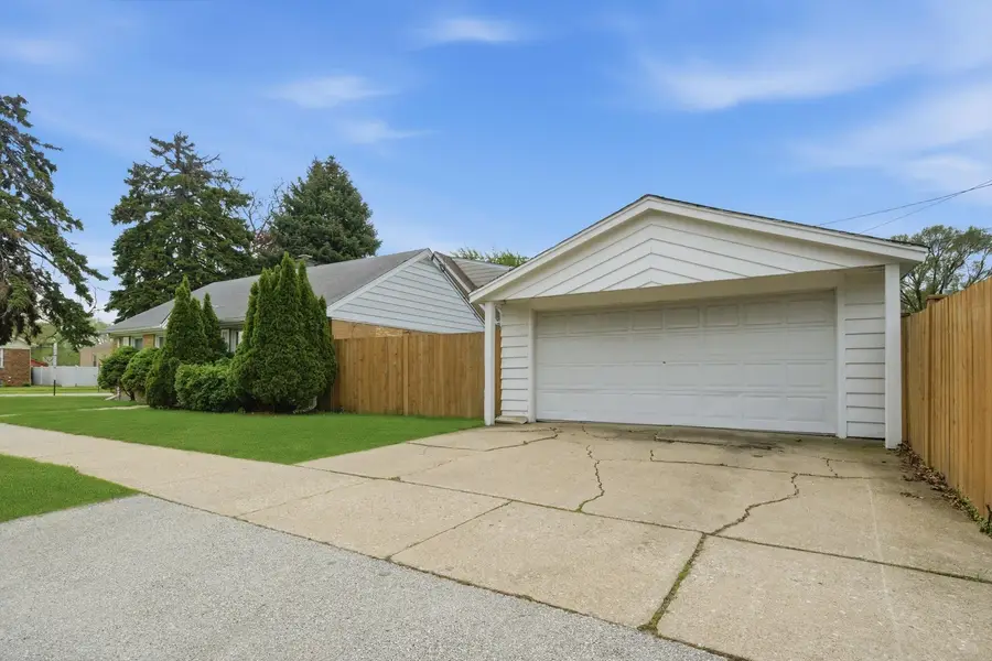 3231 W 99th Street, Evergreen Park, IL 60805 - #3