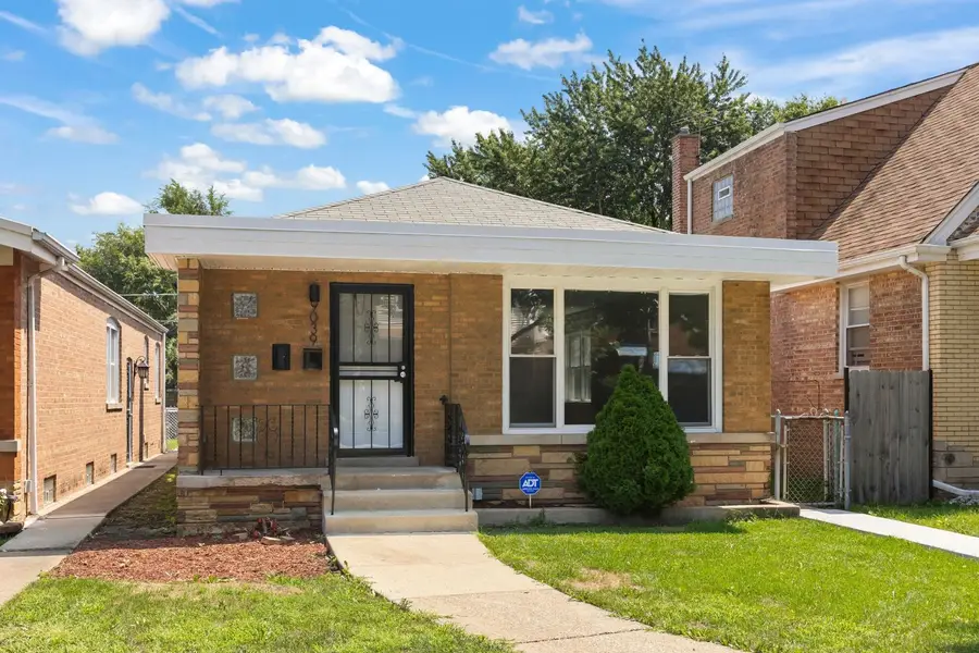 9039 S Jeffery Boulevard, Chicago, IL 60617 - #2