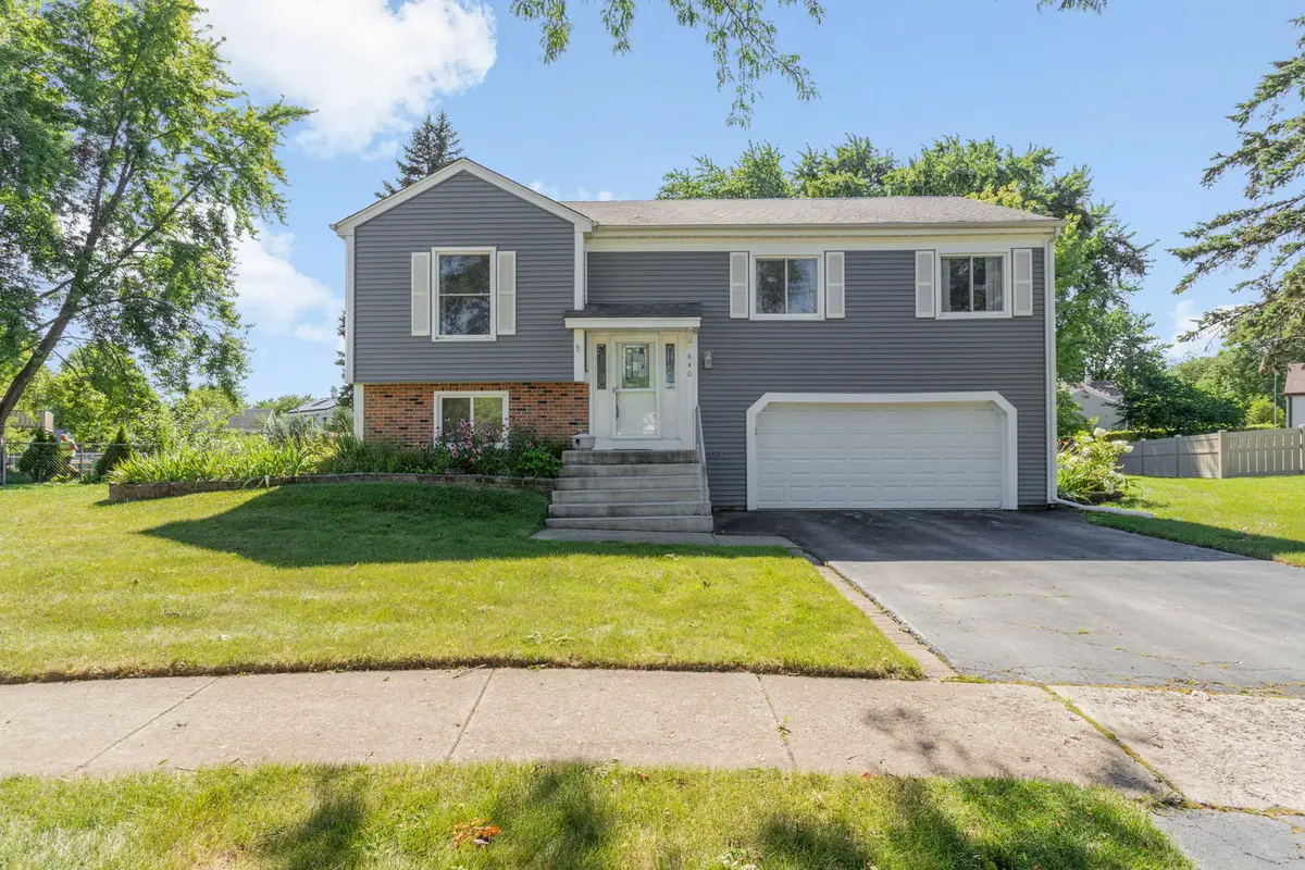 840 S Cleburne Avenue, Bartlett, IL 60103 - #1