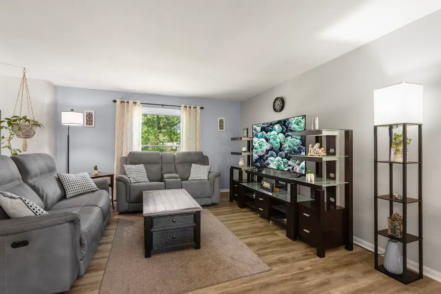 840 S Cleburne Avenue, Bartlett, IL 60103 - #3