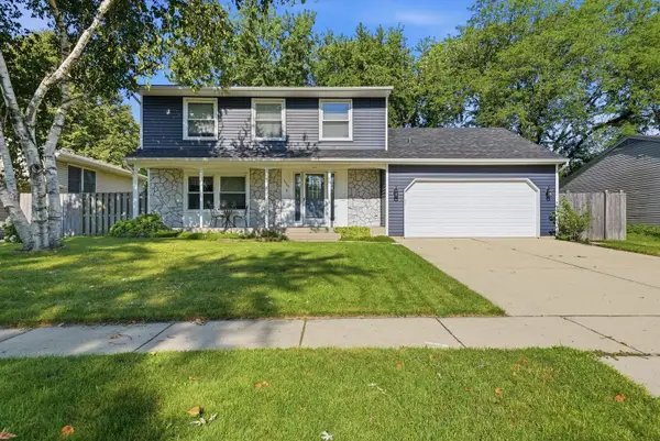 1060 Borden Drive, Roselle, IL 60172