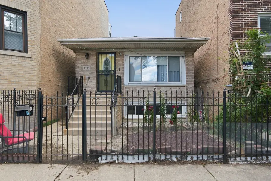 2922 W Nelson Street, Chicago, IL 60618 - #2