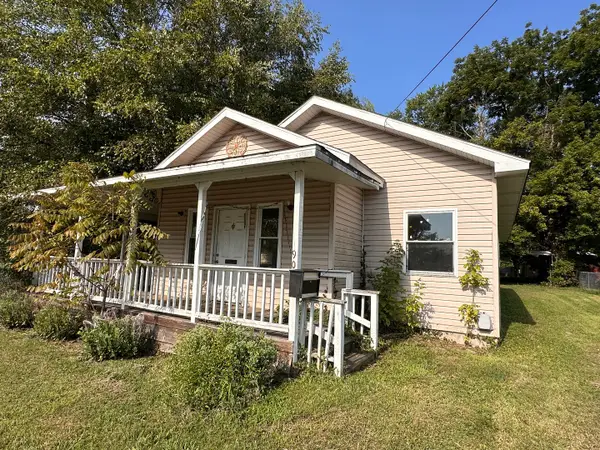 905 N Mcleansboro Street, Benton, IL 62812