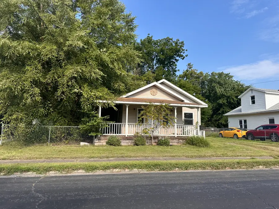 905 N Mcleansboro Street, Benton, IL 62812 - #2