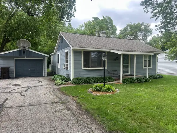 37 S Heather Drive, Crystal Lake, IL 60014