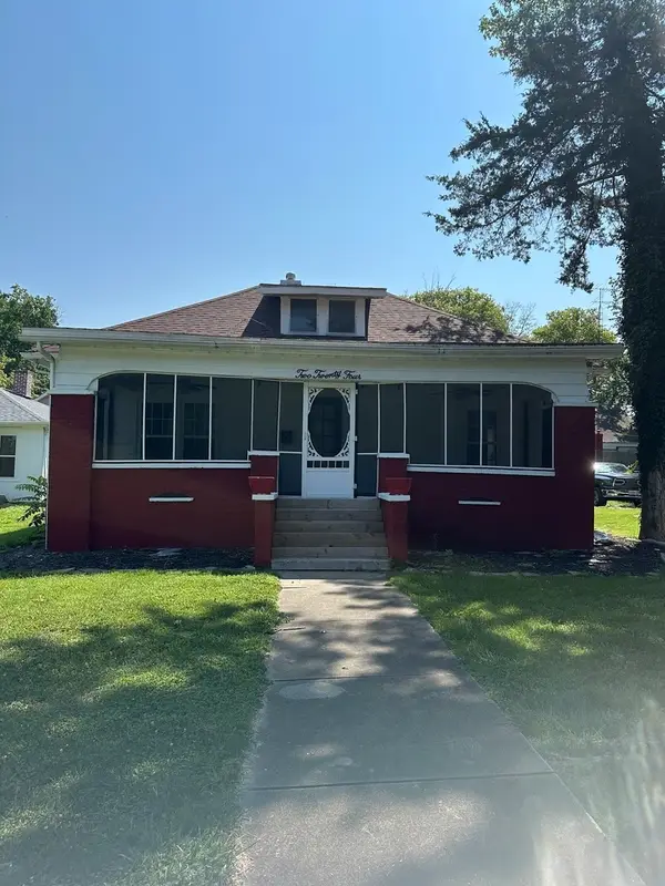 224 Division Street S, Duquoin, IL 62832