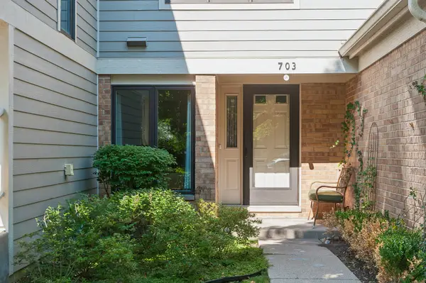 703 Caliente Court #115B, Libertyville, IL 60048