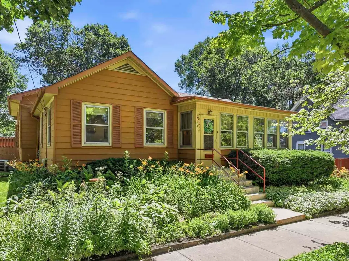 35 Woodland Avenue, Elgin, IL 60123 - #1