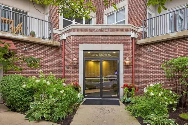 310 E Church Avenue #209, Libertyville, IL 60048
