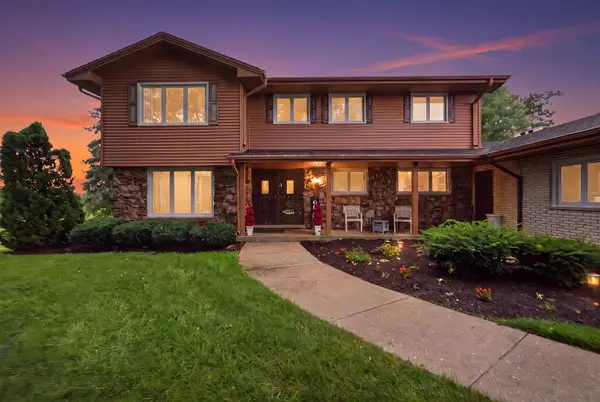 8430 Carriage Green Drive, Darien, IL 60561