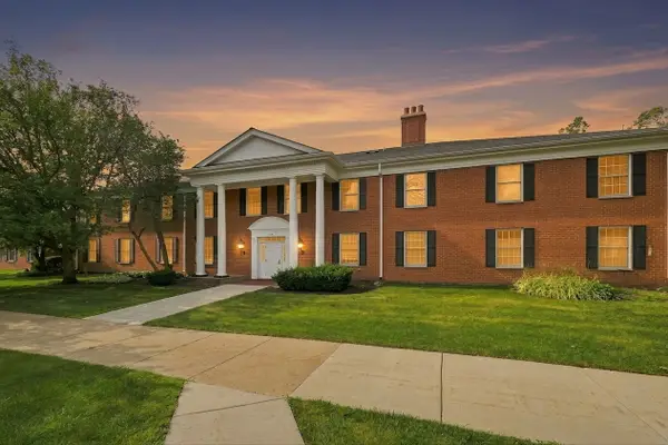 540 Devonshire Lane #7, Crystal Lake, IL 60014