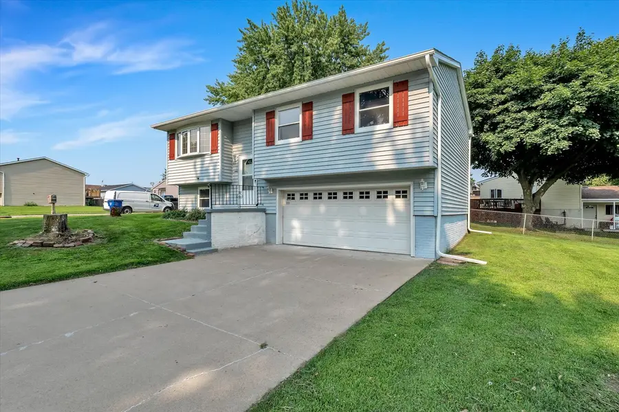 5731 N Howell Street, Davenport, IA 52806 - #3