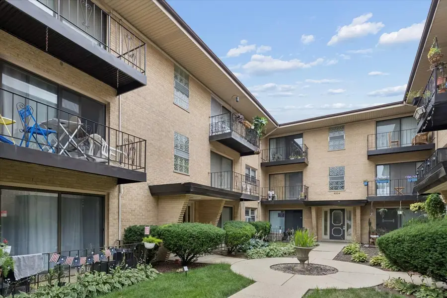 4200 N Keystone Avenue #3B, Chicago, IL 60641 - #3