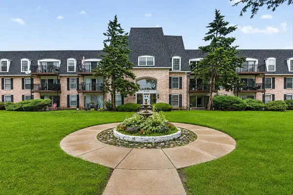 5200 Carriageway Drive #317, Rolling Meadows, IL 60008