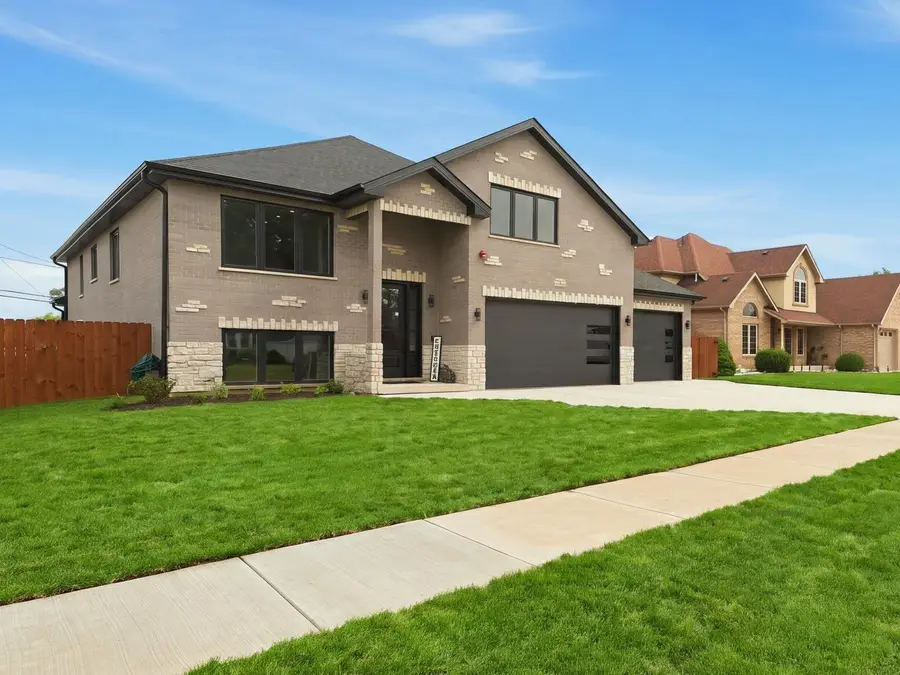 7744 W 81st Street, Bridgeview, IL 60455 - #3