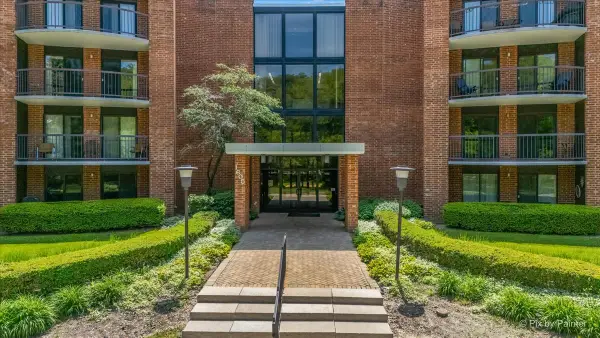 1605 E Central Road #301A, Arlington Heights, IL 60005