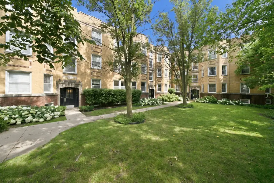 2583 W Montrose Avenue #1, Chicago, IL 60618 - #2