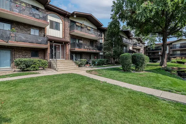 13913 James Drive #1015, Crestwood, IL 60418