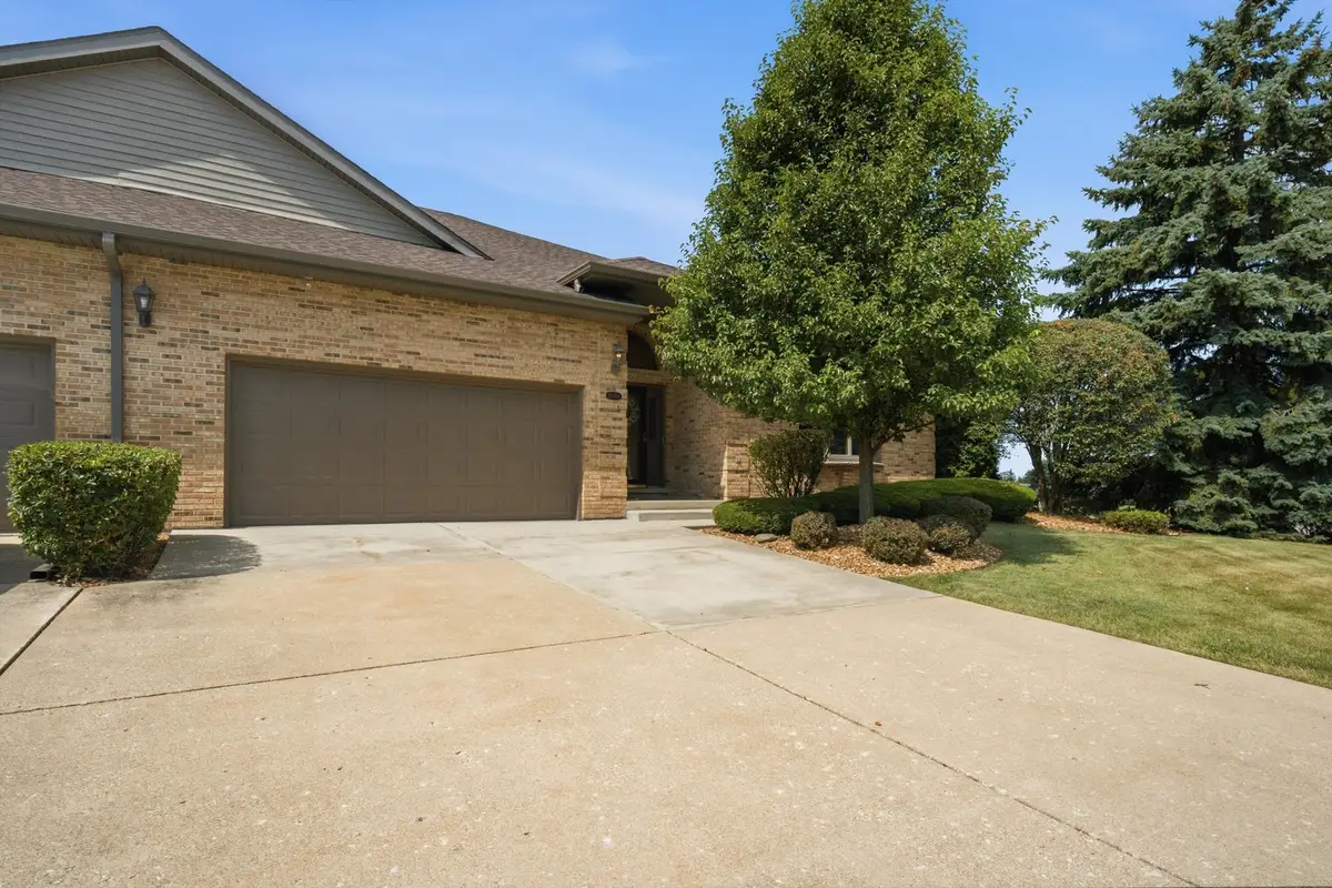 20700 Hunt Club Drive, Frankfort, IL 60423 - #1