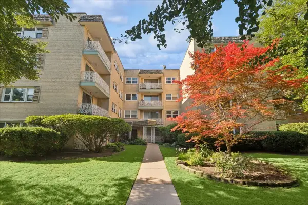 710 Oakton Street #201, Evanston, IL 60202
