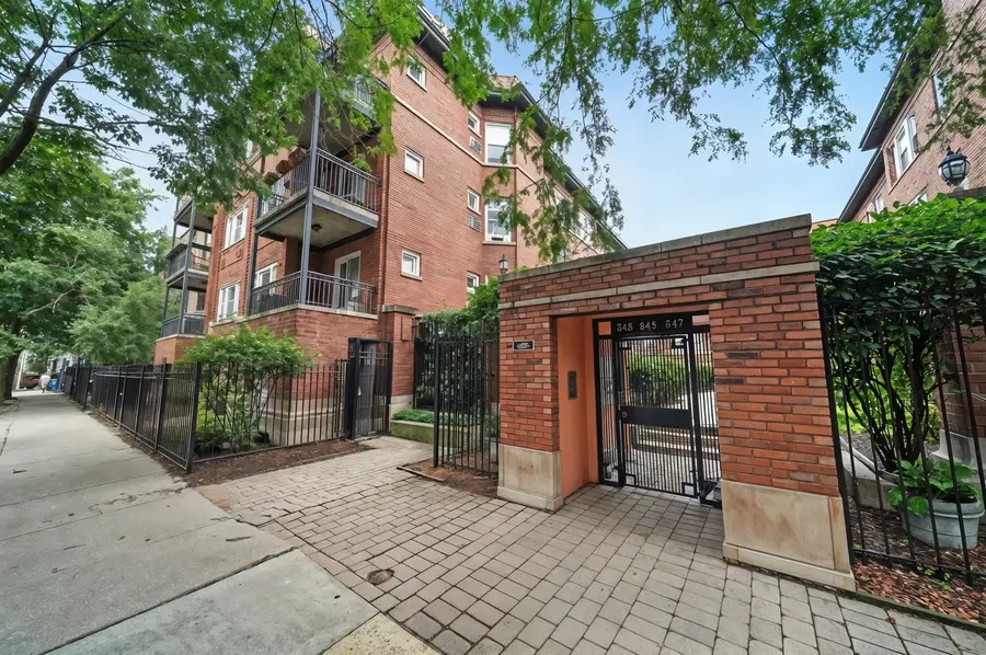 833 W Belle Plaine Avenue #3, Chicago, IL 60613 - #2