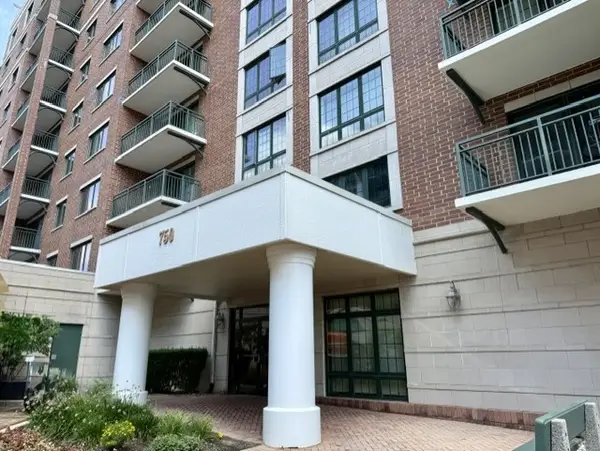 750 Pearson Street #302, Des Plaines, IL 60016