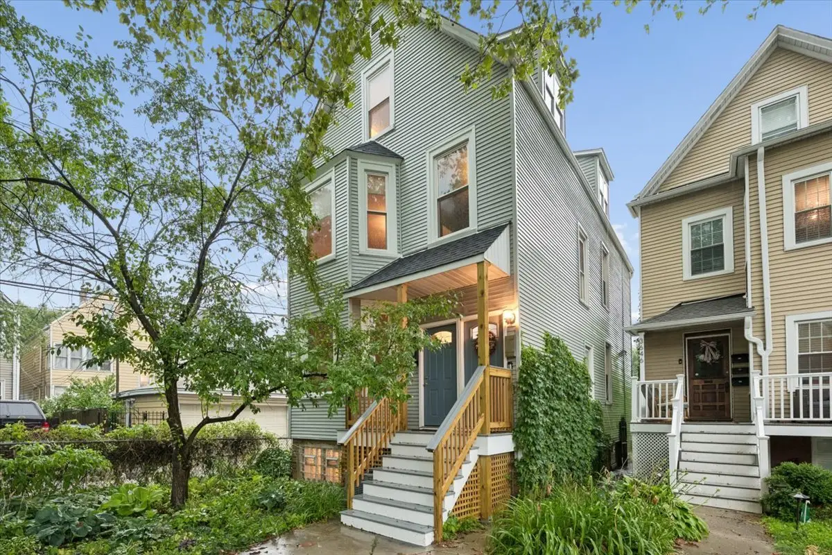 3650 W Oakdale Avenue, Chicago, IL 60618 - #1