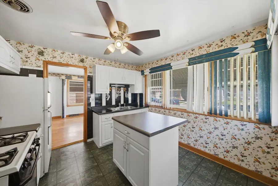 624 Marshall Avenue, Bellwood, IL 60104 - #3
