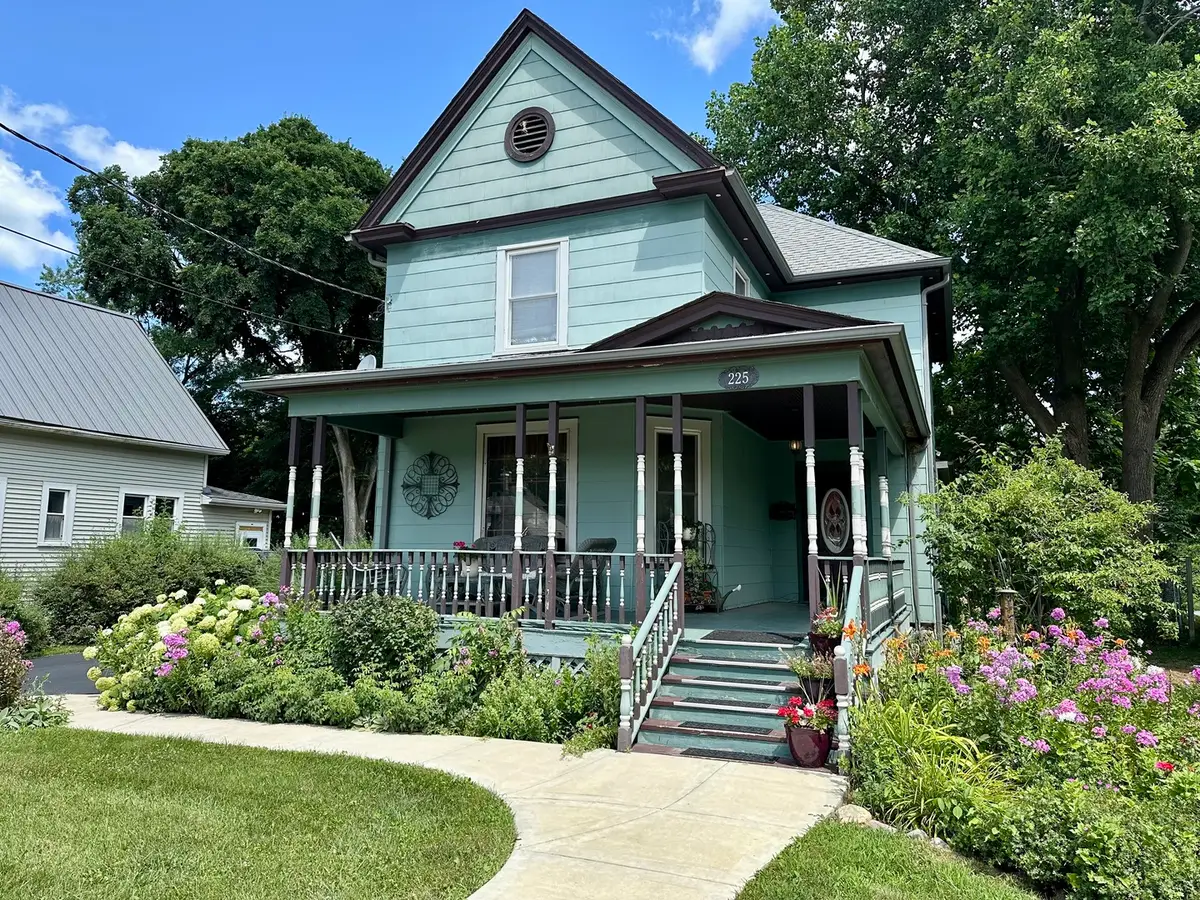 225 Hoy Avenue, Woodstock, IL 60098 - #1