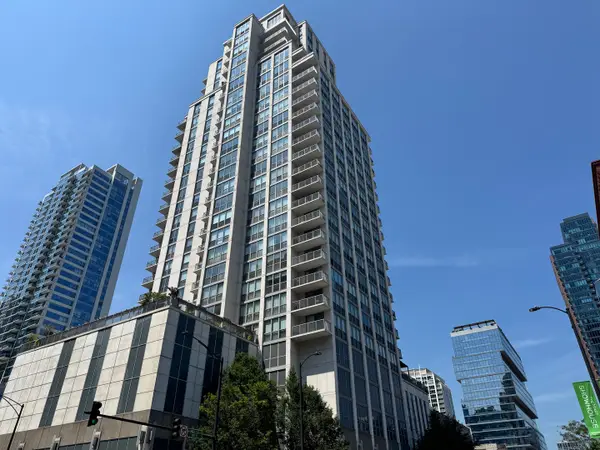 200 W Grand Avenue #1801, Chicago, IL 60654