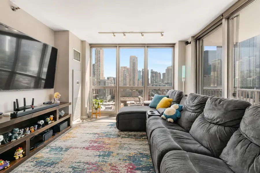 200 W Grand Avenue #1801, Chicago, IL 60654 - #2