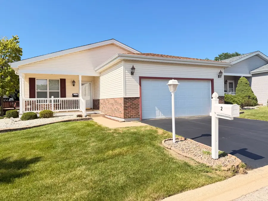 2 Suffolk Way, Grayslake, IL 60030 - #2
