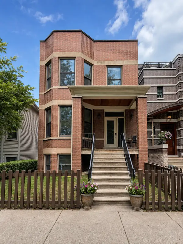 1738 W Byron Street, Chicago, IL 60613